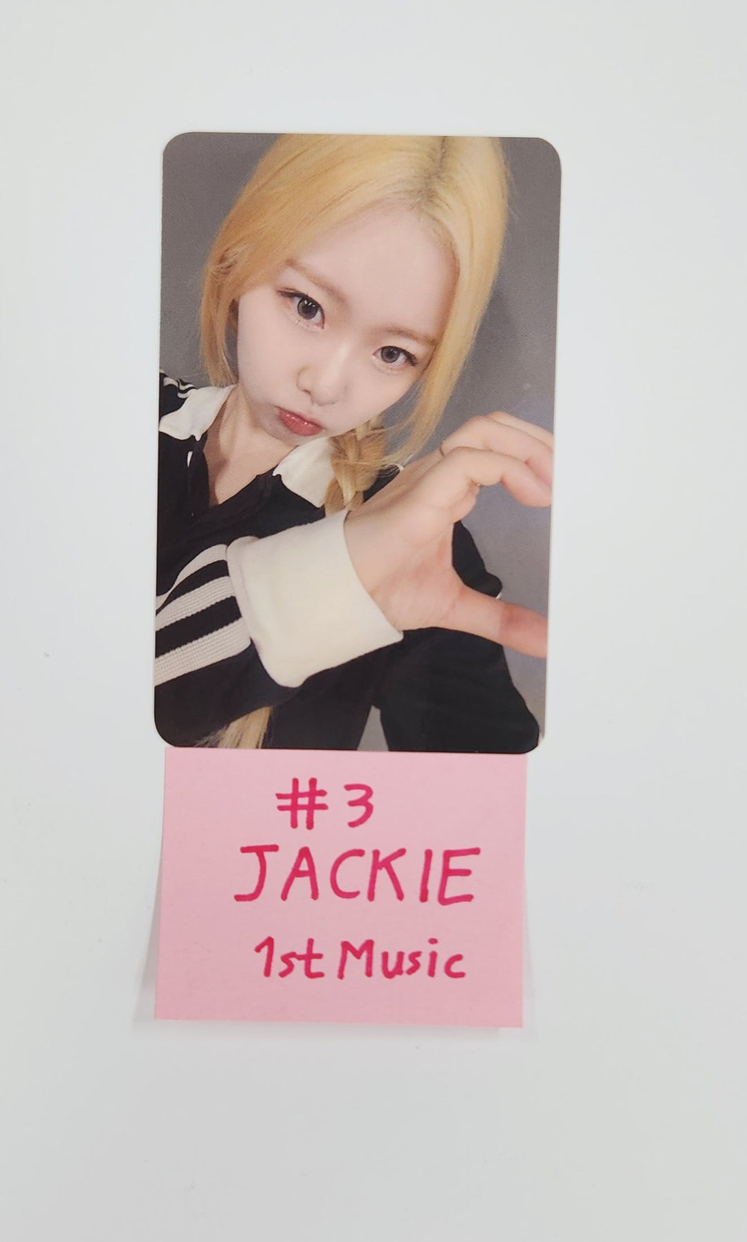 ICHILLIN "WILD CHERRY" - 1st Music  Fansign Event Photocard [25.8.8]