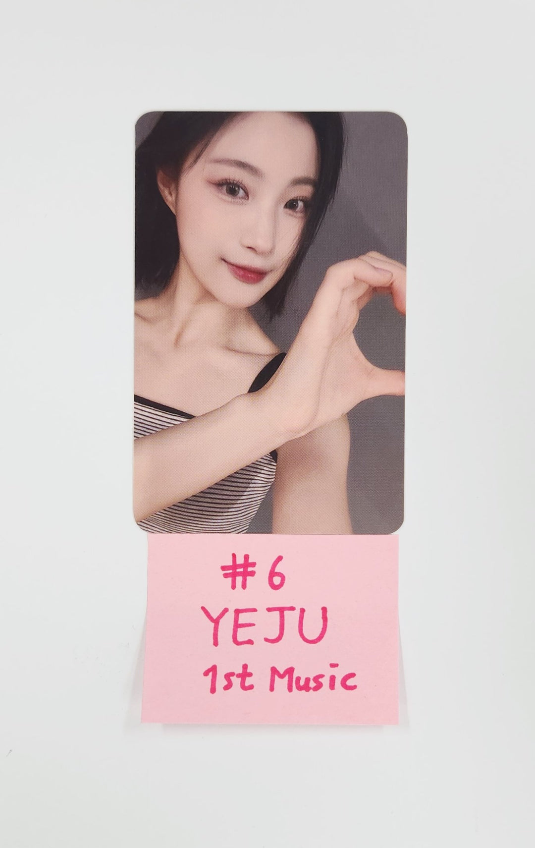 ICHILLIN "WILD CHERRY" - 1st Music  Fansign Event Photocard [25.8.8]