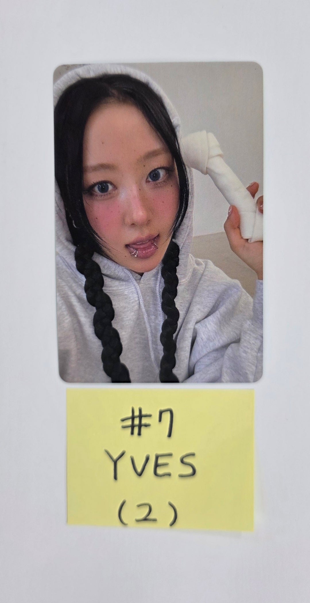 Yves "Soft Error" - Official Photocard [25.8.11]