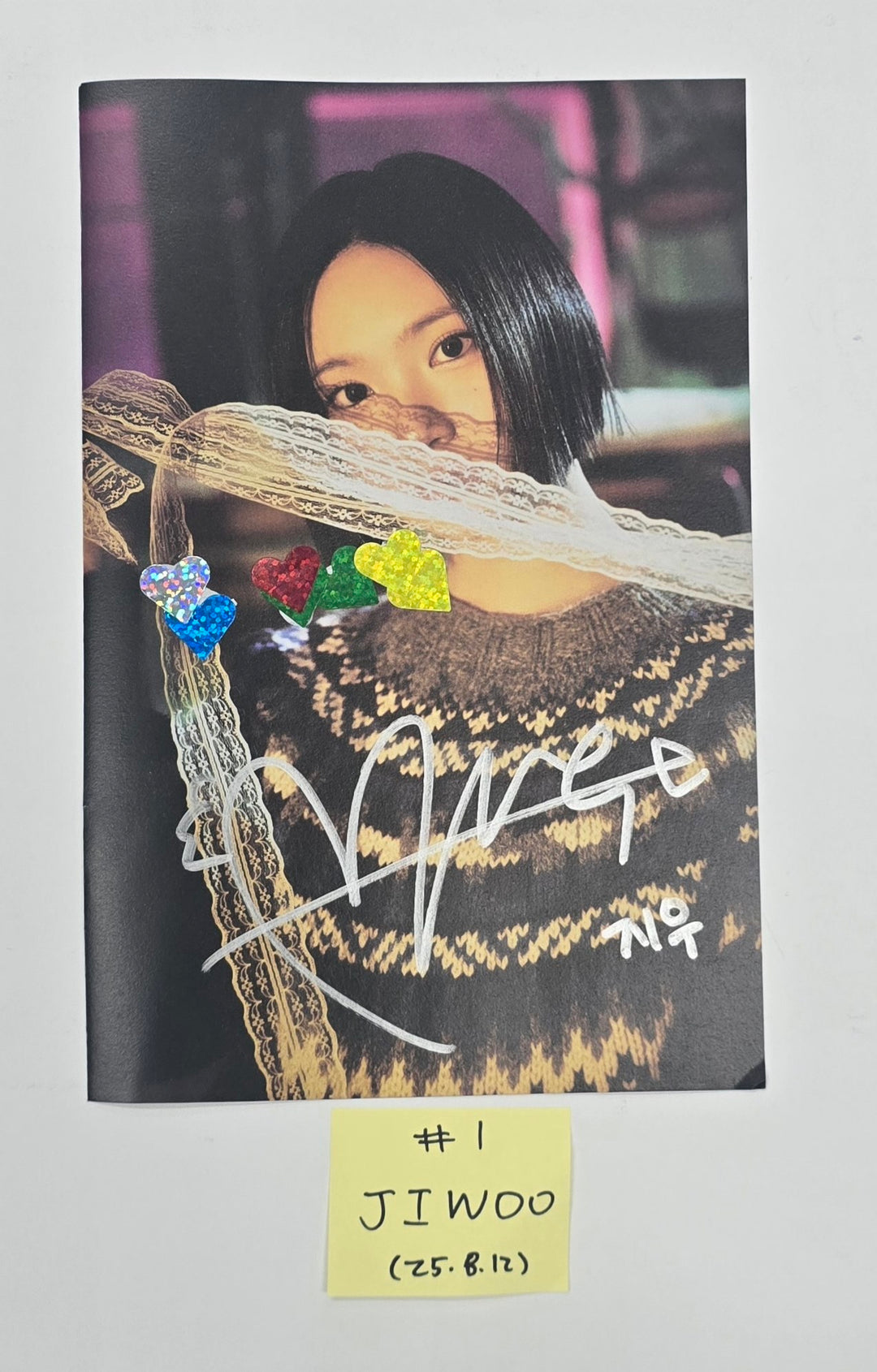 JIWOO (of Hearts2Hearts) "The Chase" - A Cut Page From Fansign Event Album [25.8.12]