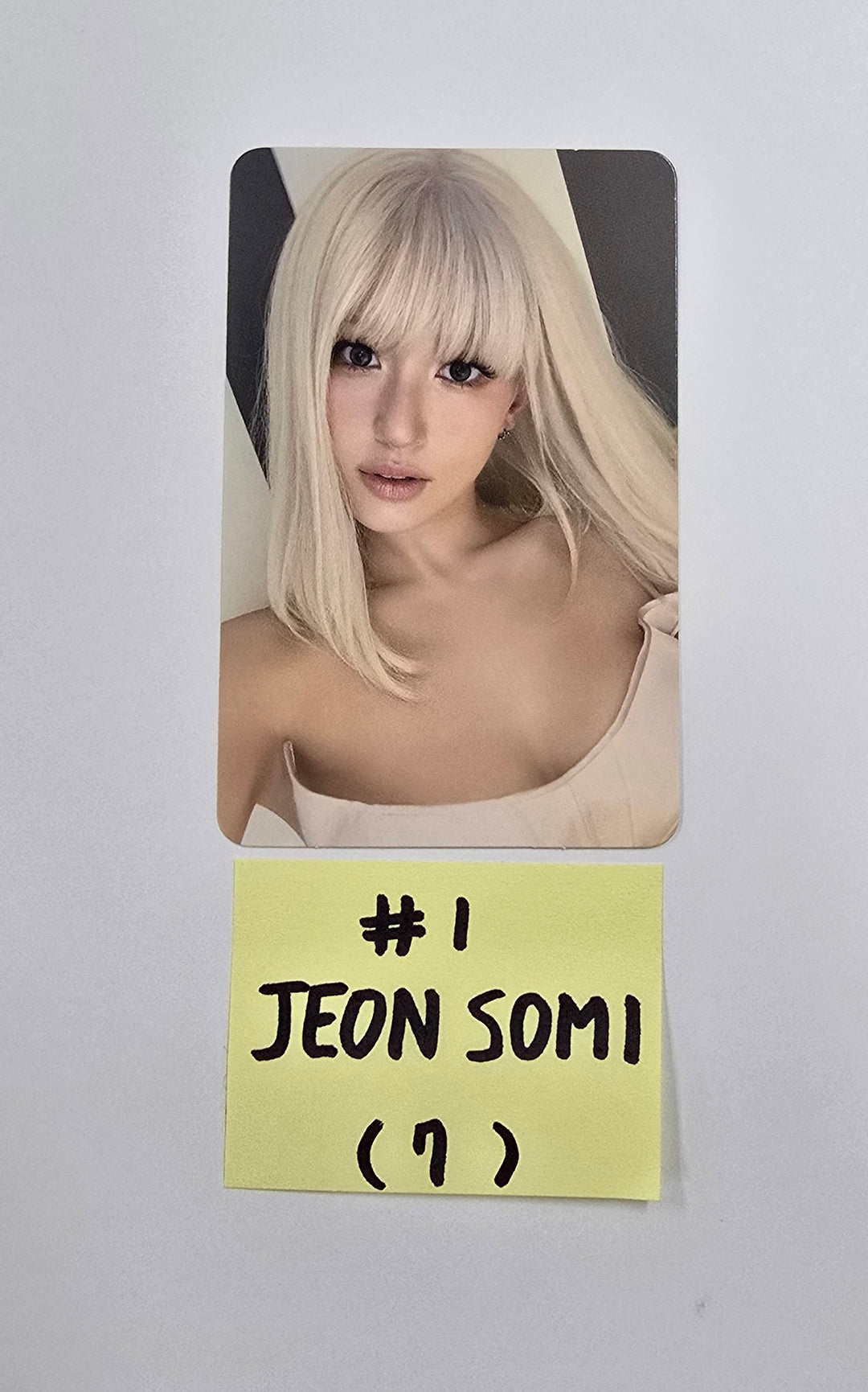 JEON SOMI "Chaotic & Confused" - Official Photocard [25.8.13]