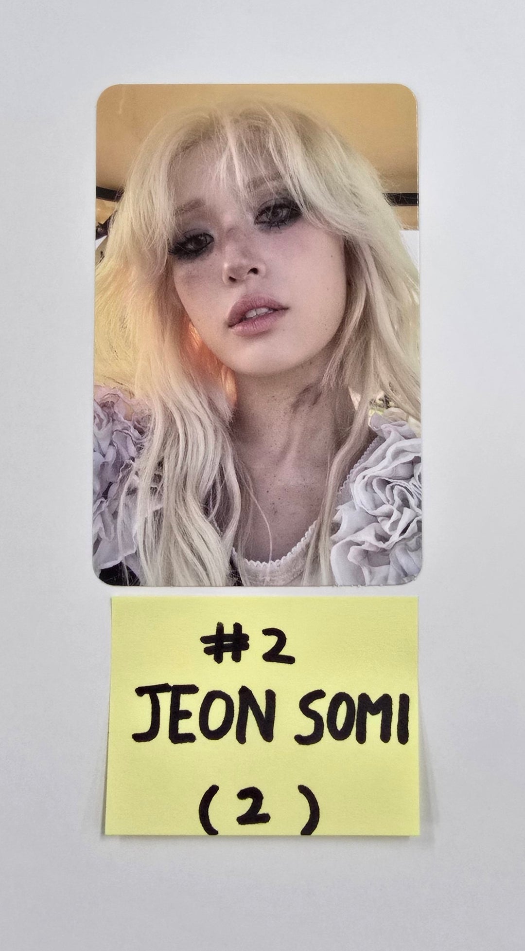 JEON SOMI "Chaotic & Confused" - Official Photocard [25.8.13]