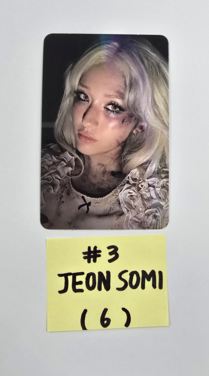 JEON SOMI "Chaotic & Confused" - Official Photocard [25.8.13]