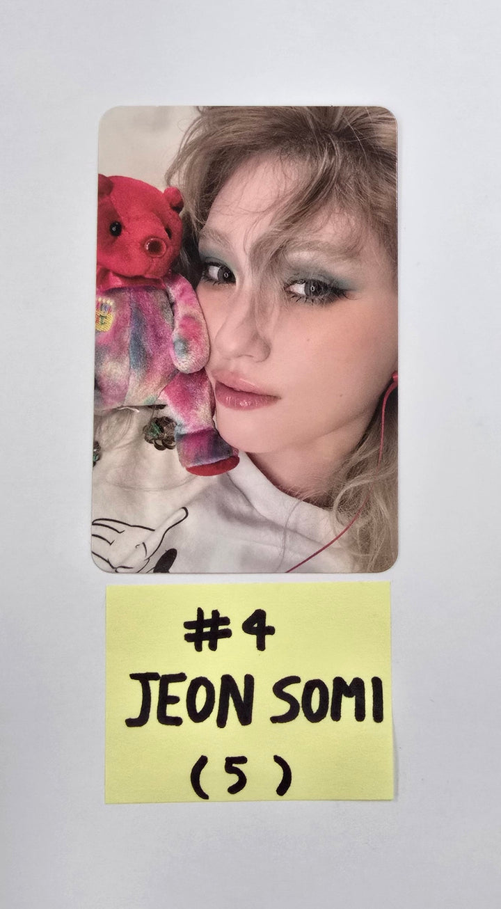 JEON SOMI "Chaotic & Confused" - Official Photocard [25.8.13]