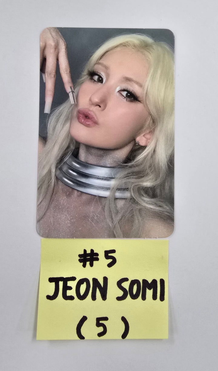JEON SOMI "Chaotic & Confused" - Official Photocard [25.8.13]