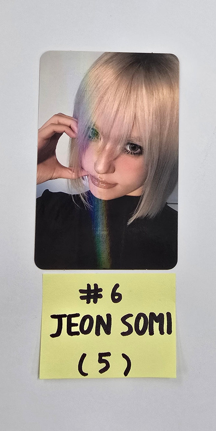 JEON SOMI "Chaotic & Confused" - Official Photocard [25.8.13]