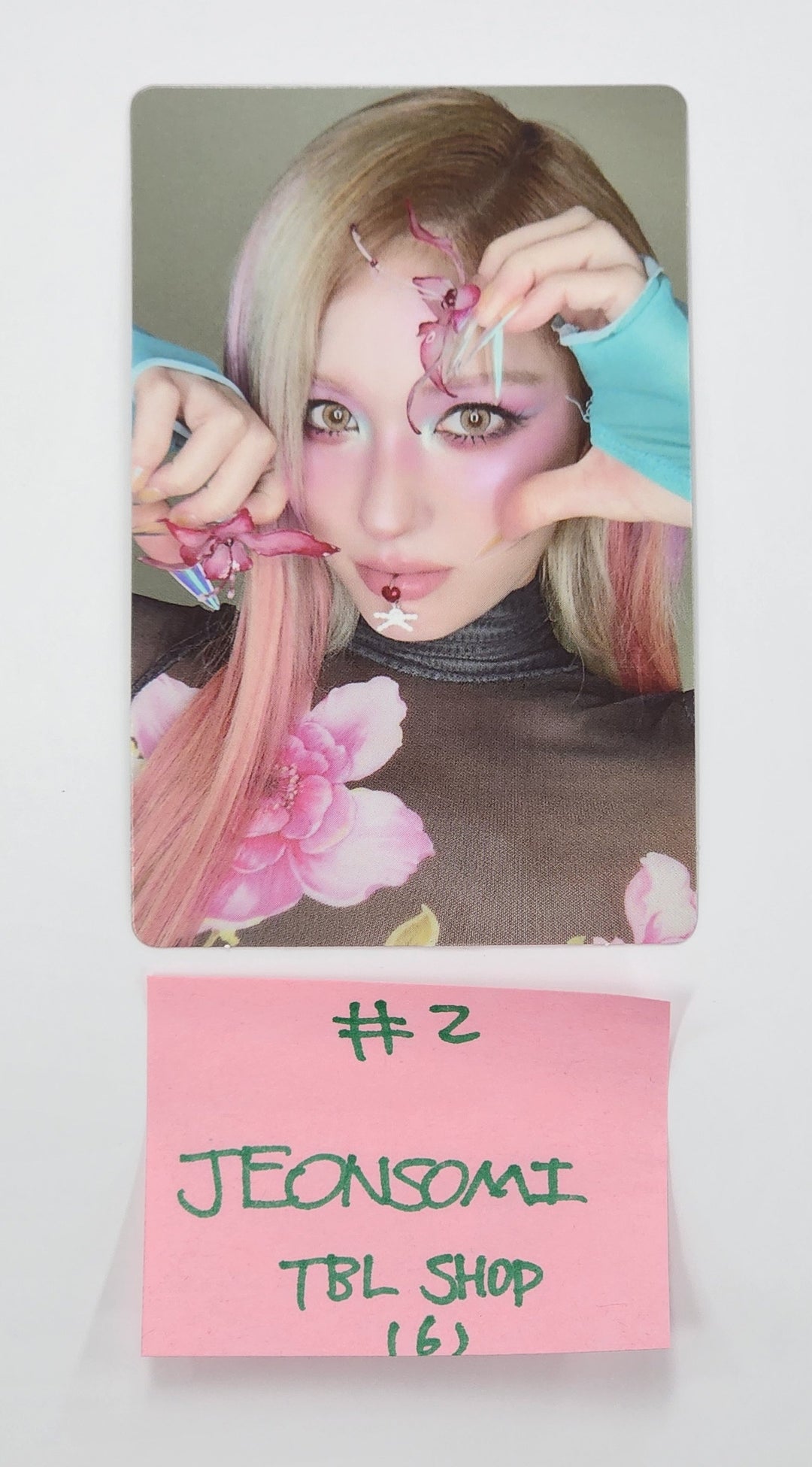 JEON SOMI "Chaotic & Confused" - TheBlackLabel Shop Pre-Order Benefit Photocard [25.8.13]