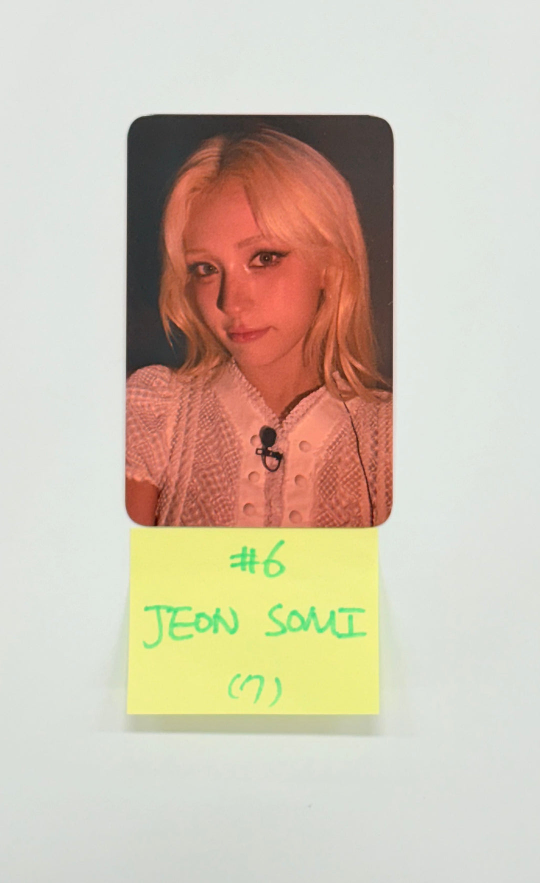 Jeonsomi "Chaotic & Confused" - Olive Young Trading Photocard [25.8.18]