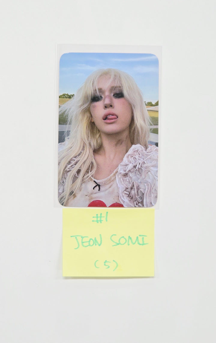 Jeonsomi "Chaotic & Confused" - Olive Young Trading Photocard [25.8.18]