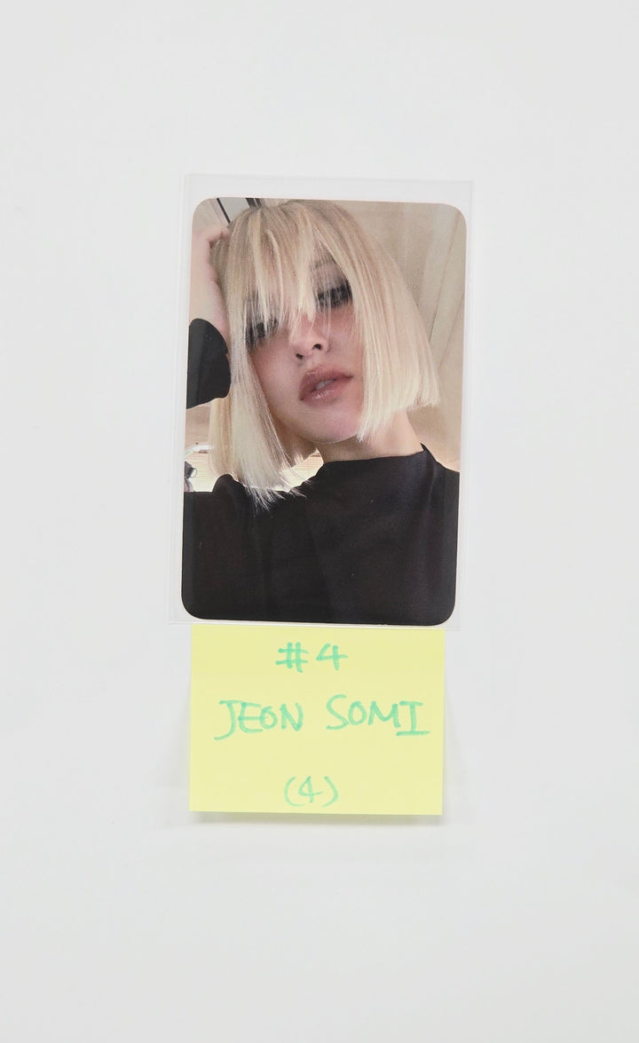 Jeonsomi "Chaotic & Confused" - Olive Young Trading Photocard [25.8.18]