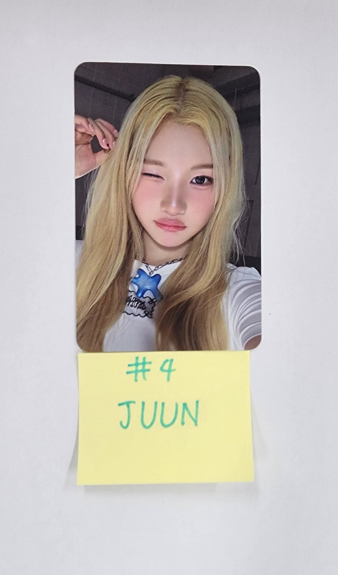 Hearts2Hearts "Teenieping" - Official Trading Photocard (2) [25.8.21]