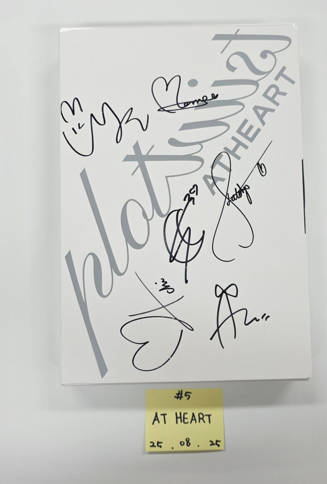 MEOVV "MY EYES OPEN VVIDE", YOUNG POSSE "Growing Pain pt.1 : FREE", JOY "From JOY, with Love", AtHeart "Plot Twist",H1-KEY "Lovestruck" - Hand Autograhped(Signed) Promo Album [25.8.25]