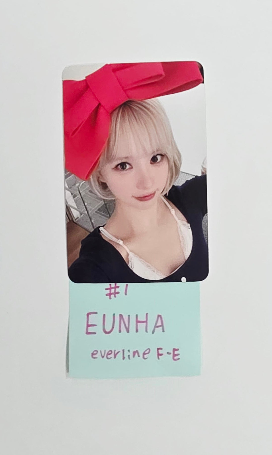 VIVIZ "A Montage of ( )" - Everline Fansign Event Photocard [25.8.26]