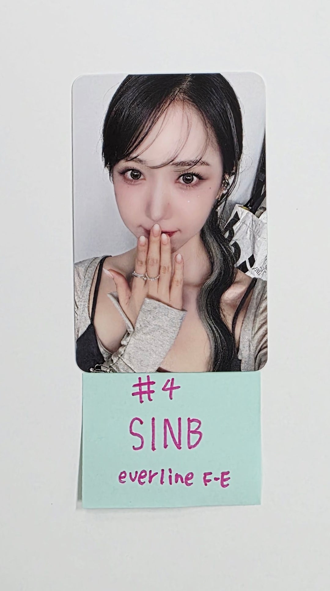 VIVIZ "A Montage of ( )" - Everline Fansign Event Photocard [25.8.26]