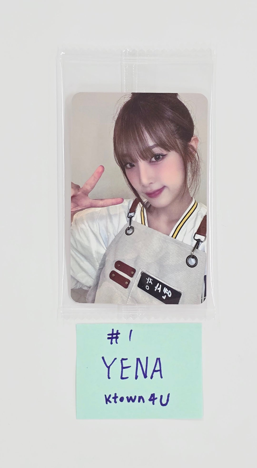 YENA "Blooming Wings" - Ktown4U One-Day Café Event Photocard [25.8.29]