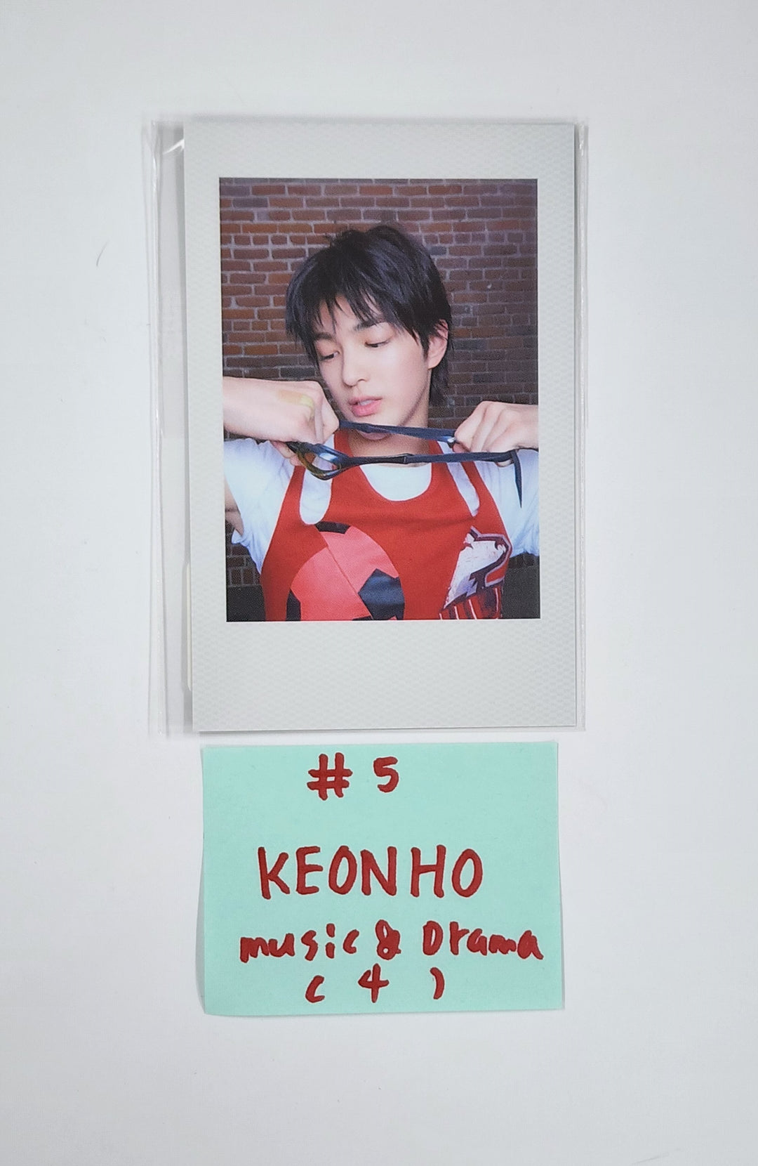 CORTIS 1st EP album "Color Outside The Line" - Music & Drama Pre Order Benefit Polaroid Type Photocard [25.9.10]