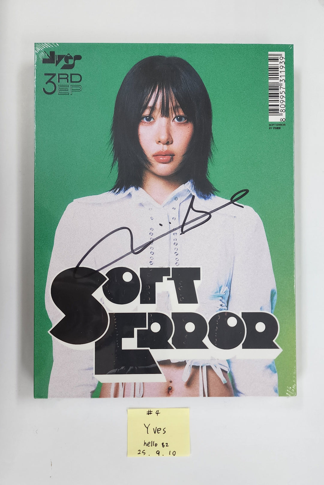 Yves "Soft Error" - Hello82 Hand Autographed(Signed) Album [25.9.10]