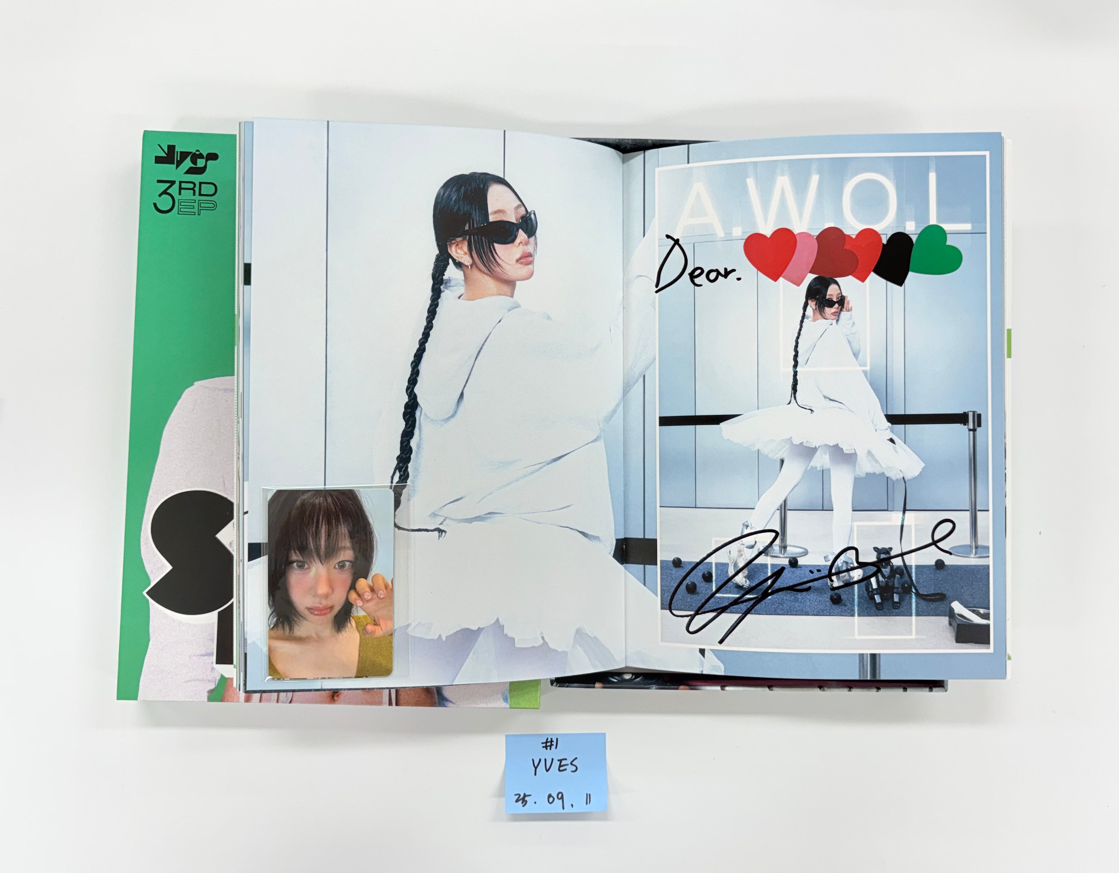 UNIS 'CURIOUS' - Hand Autographed(Signed) Album [24.9.4] (1