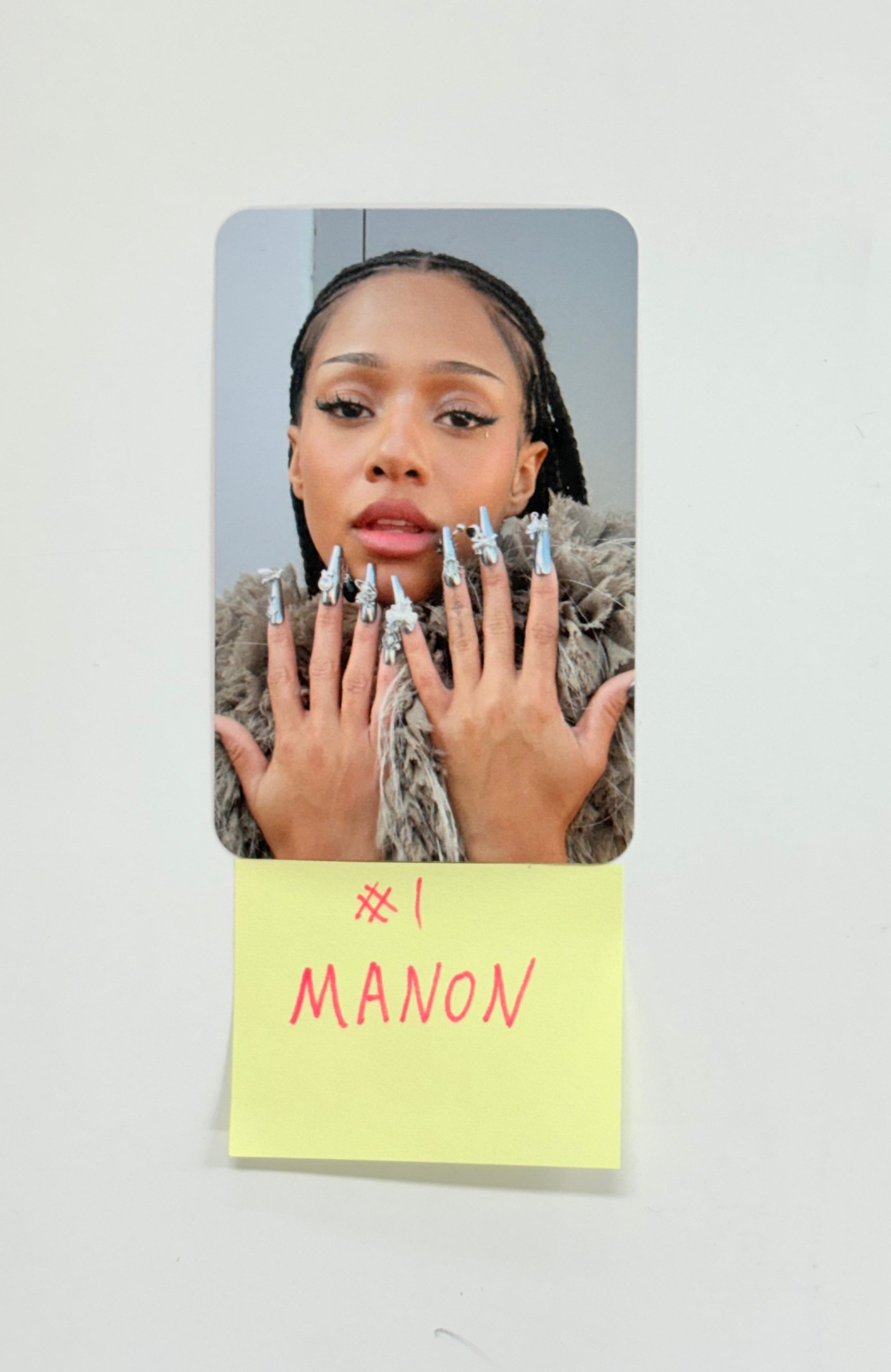 KATSEYE Holiday Chaos Box 限定トレカ　Manon KATSEYE Holiday Chaos Box 限定トレカ Manon - メルカリ