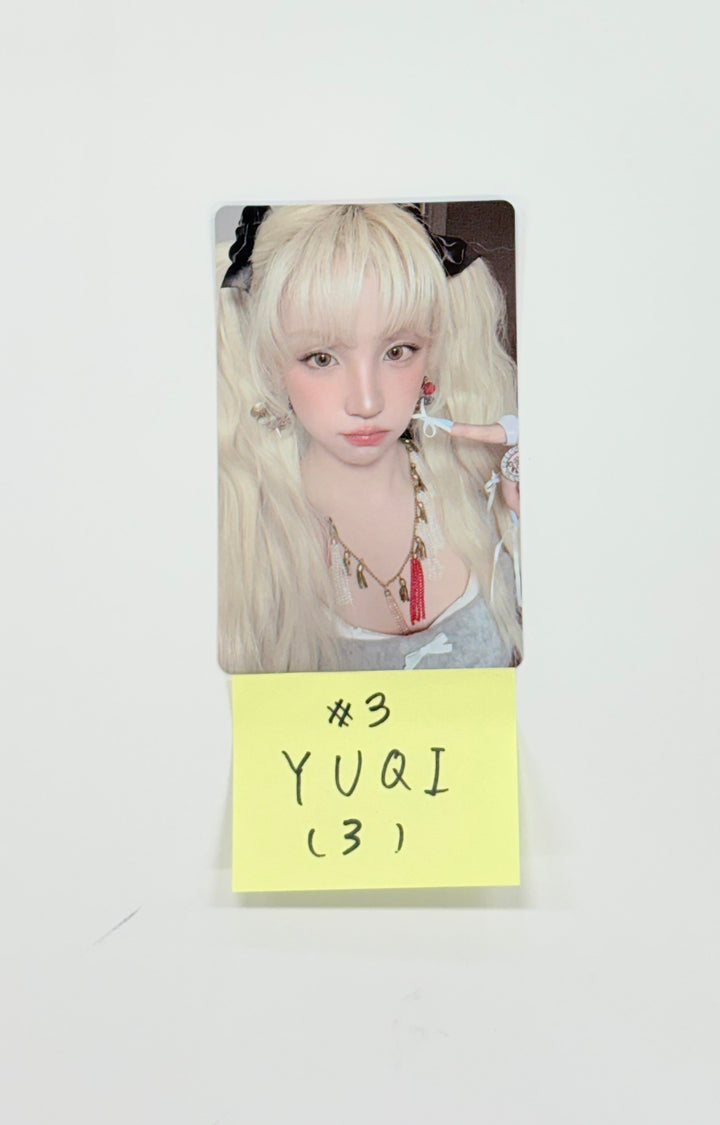 YUQI "Motivation" - Official Photocard [25.9.17]