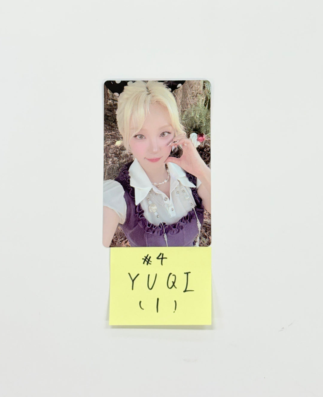 YUQI "Motivation" - Official Photocard [25.9.17]