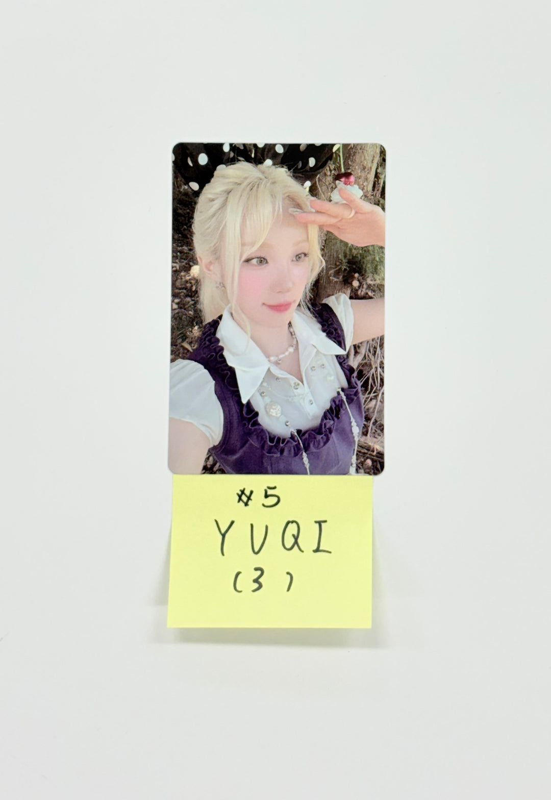 YUQI "Motivation" - Official Photocard [25.9.17]