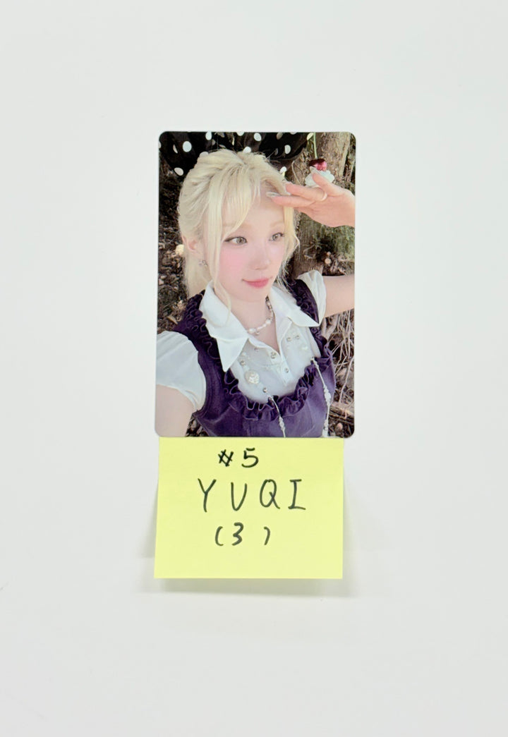 YUQI "Motivation" - Official Photocard [25.9.17]