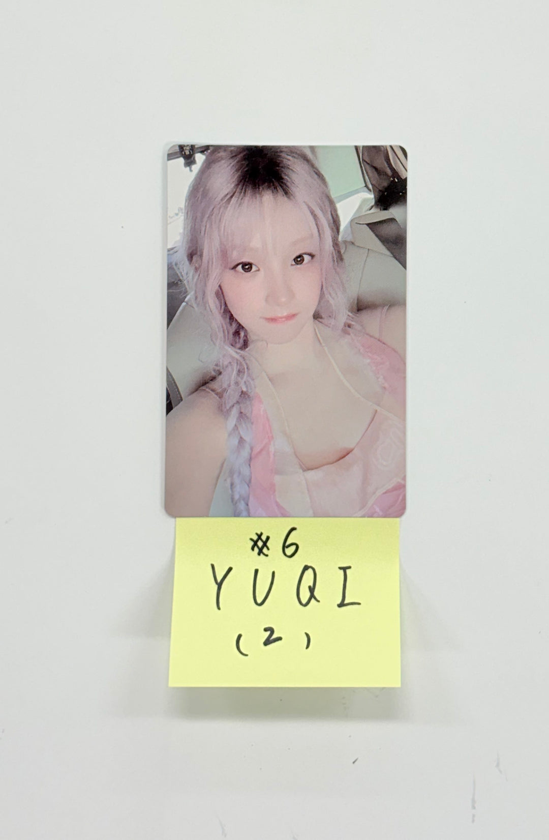 YUQI "Motivation" - Official Photocard [25.9.17]