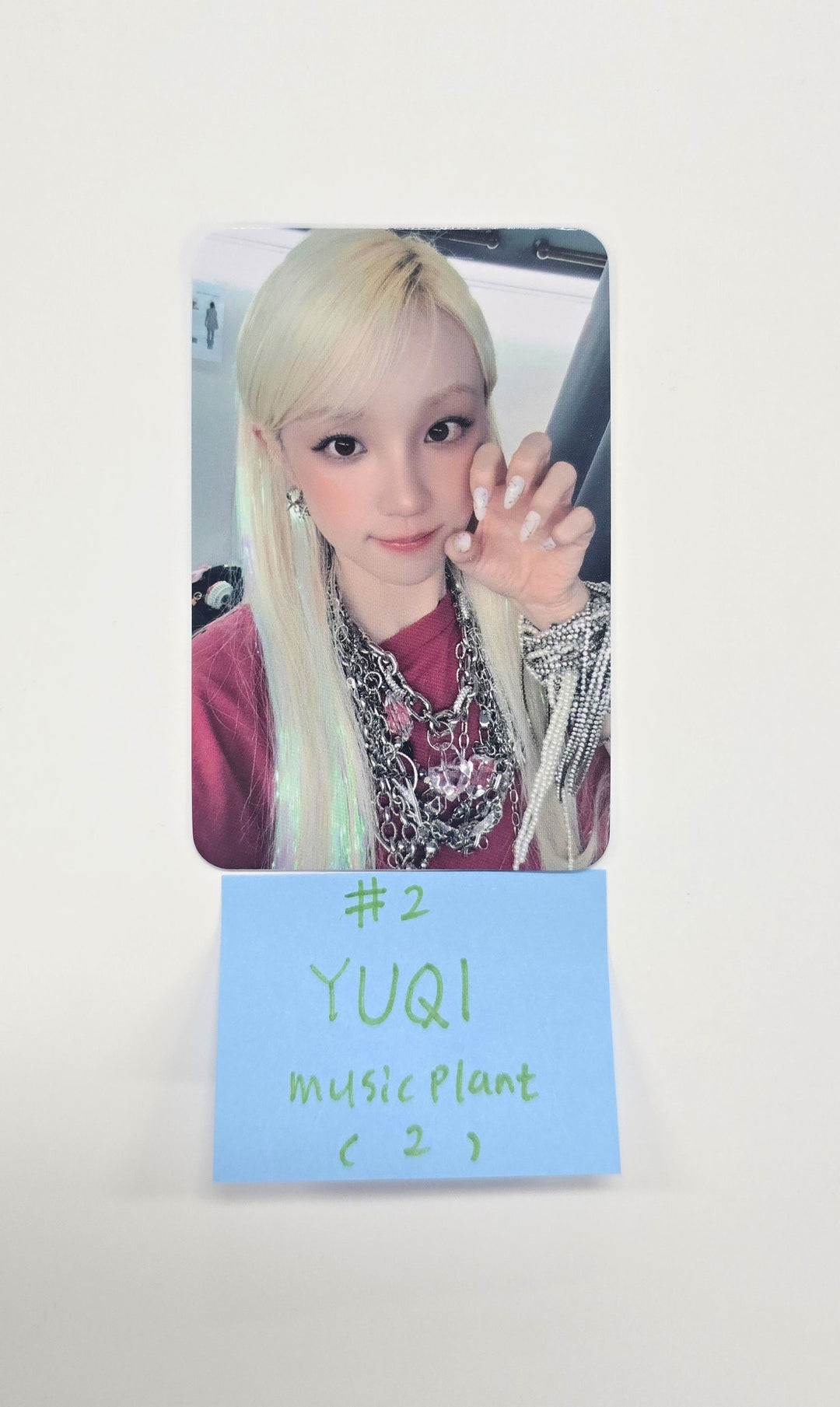 YUQI (of I-dle) "Motivation" - Music Plant Pre-Order Benefit Photocard [25.9.22]