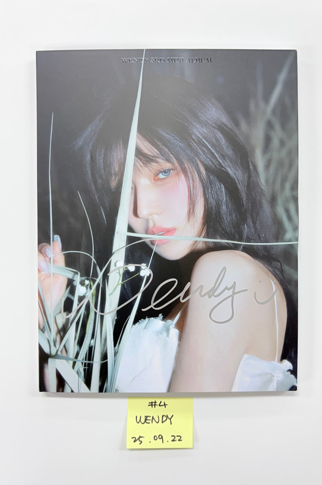 WENDY (of Red velvet) "Cerulean Verge", YUQI (of I-die) "Motivation", BADVILLAIN "THRILLER" - Hand Authgraphed (Signed) Promo Album  [25.9.22]