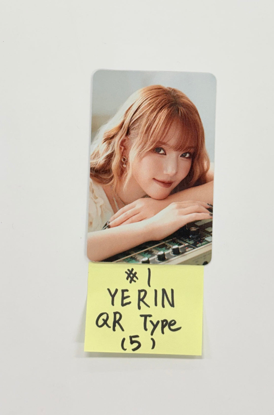 Yerin (of Gfriend) "Awake" - Official Photocard (Platform ver.) [25.9.25]