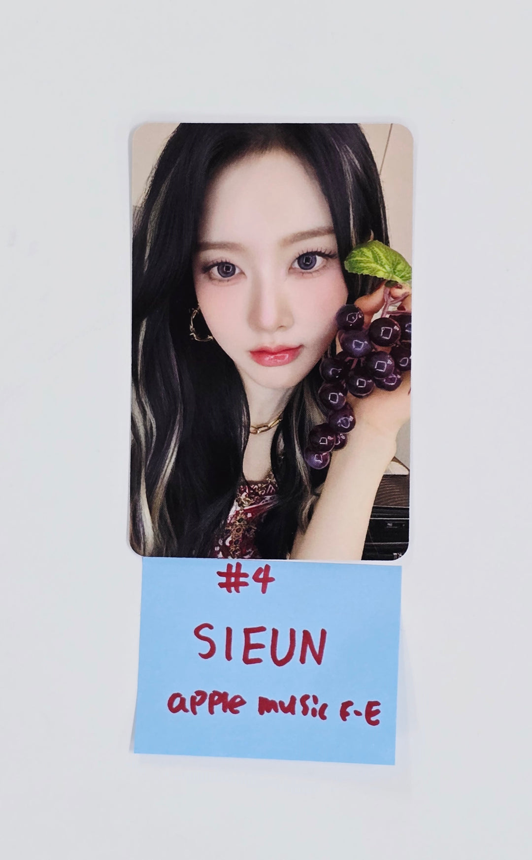 STAYC "I WANT IT" - Apple Music Fansign Event Photocard R3 [25.9.30]