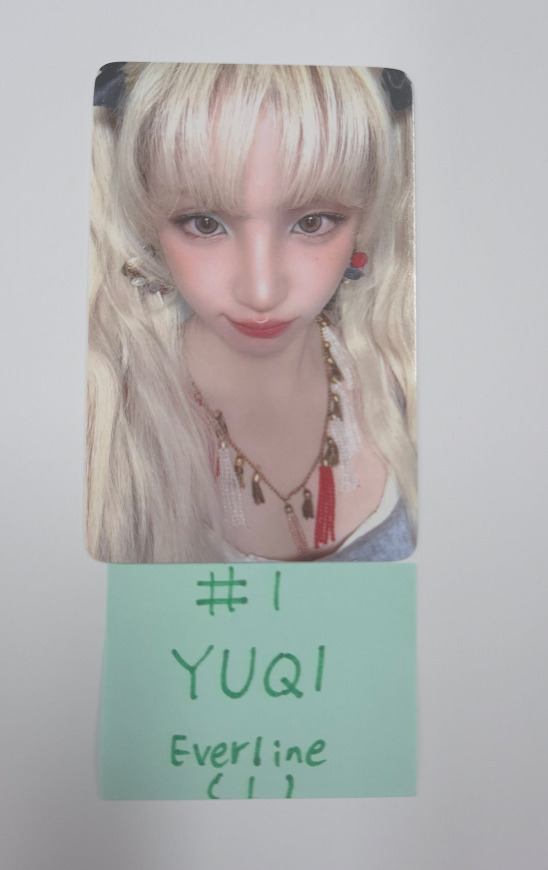 YUQI (of I-dle) "Motivation" - Everline Pre-Order Benefit Photocard [25.10.01]