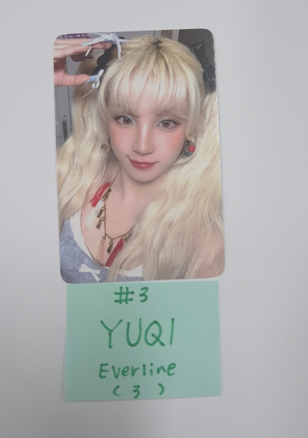 YUQI (of I-dle) "Motivation" - Everline Pre-Order Benefit Photocard [25.10.01]