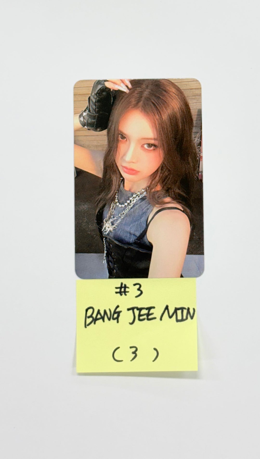 IZNA "Not Just Pretty" - Official Photocard, mood frame set (6ea), ticket set (6ea) (PHOTOBOOK Ver.) [25.10.01]