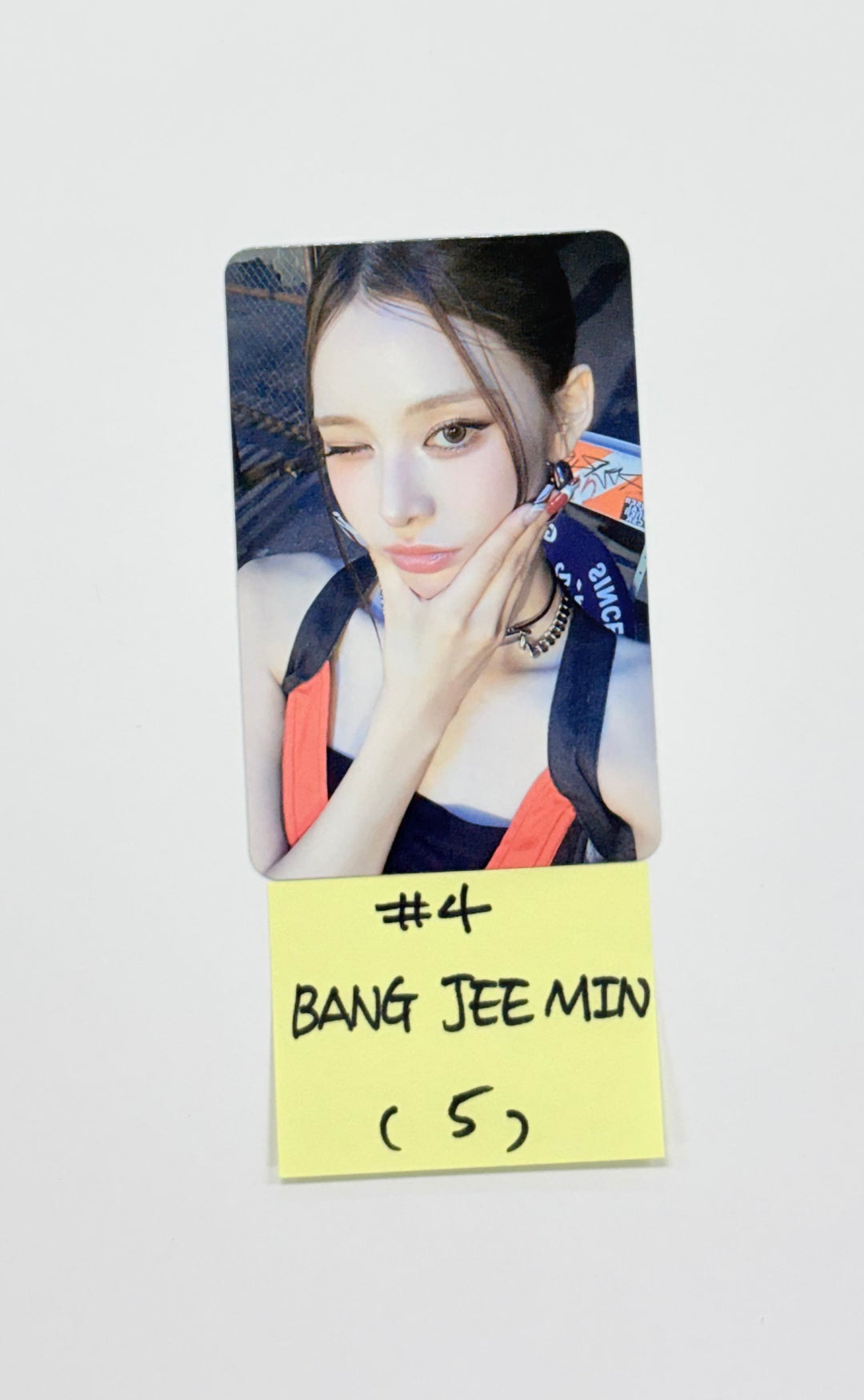 IZNA "Not Just Pretty" - Official Photocard, mood frame set (6ea), ticket set (6ea) (PHOTOBOOK Ver.) [25.10.01]