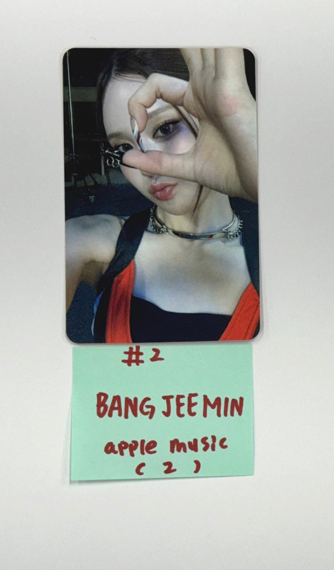 IZNA "Not Just Pretty" - Apple Music Pre-Order Benefit Photocard [25.10.01]