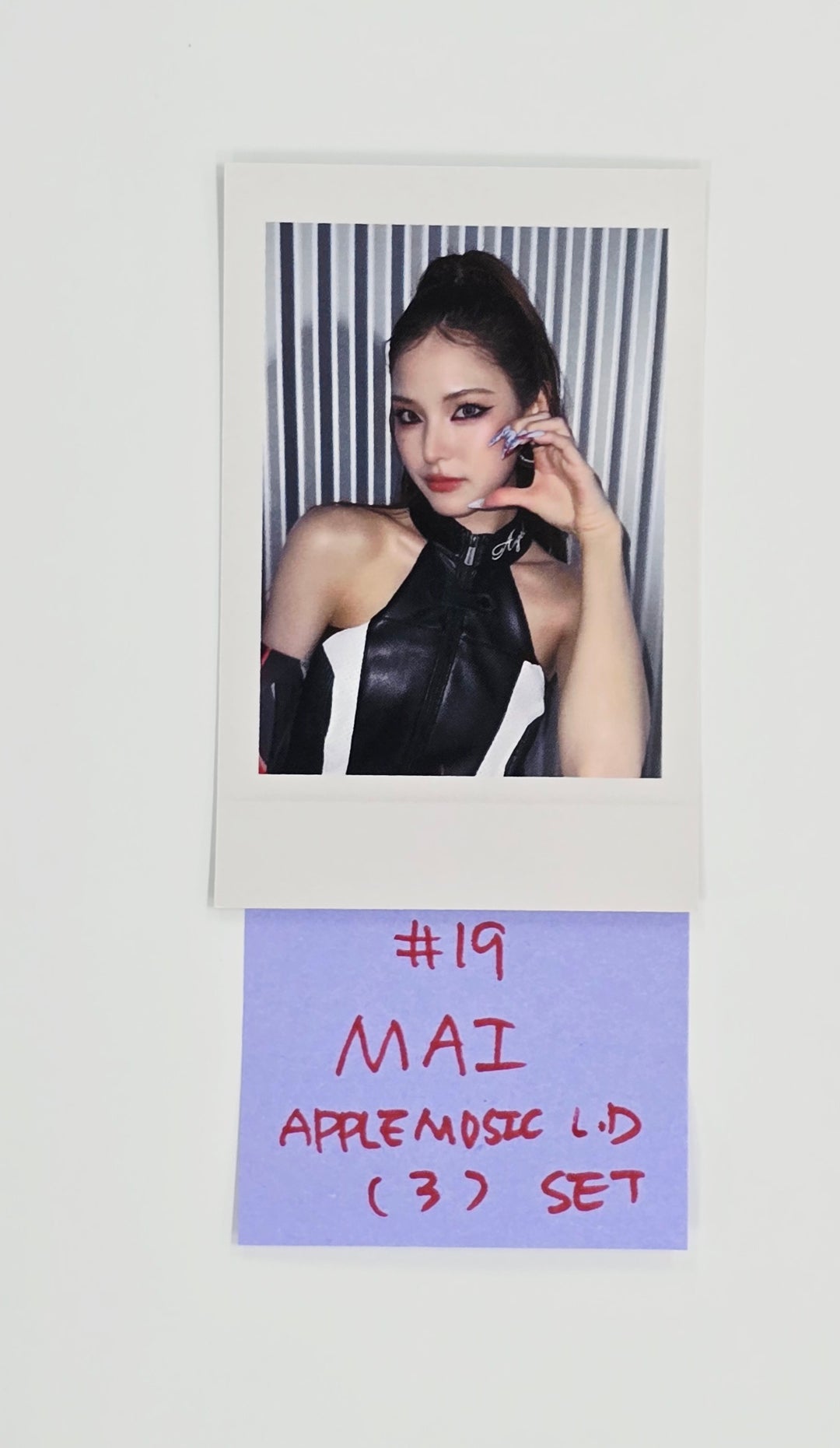IZNA "Not Just Pretty" - Apple Music Lucky Draw Event Photocard, Polaroid type Photocard [25.10.01]
