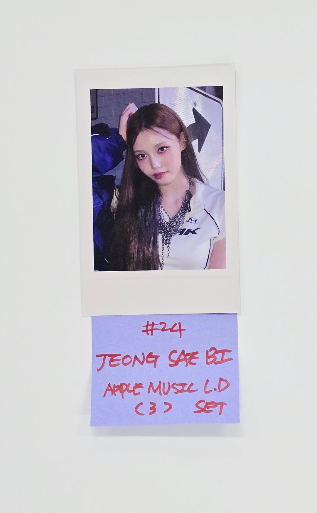 IZNA "Not Just Pretty" - Apple Music Lucky Draw Event Photocard, Polaroid type Photocard [25.10.01]