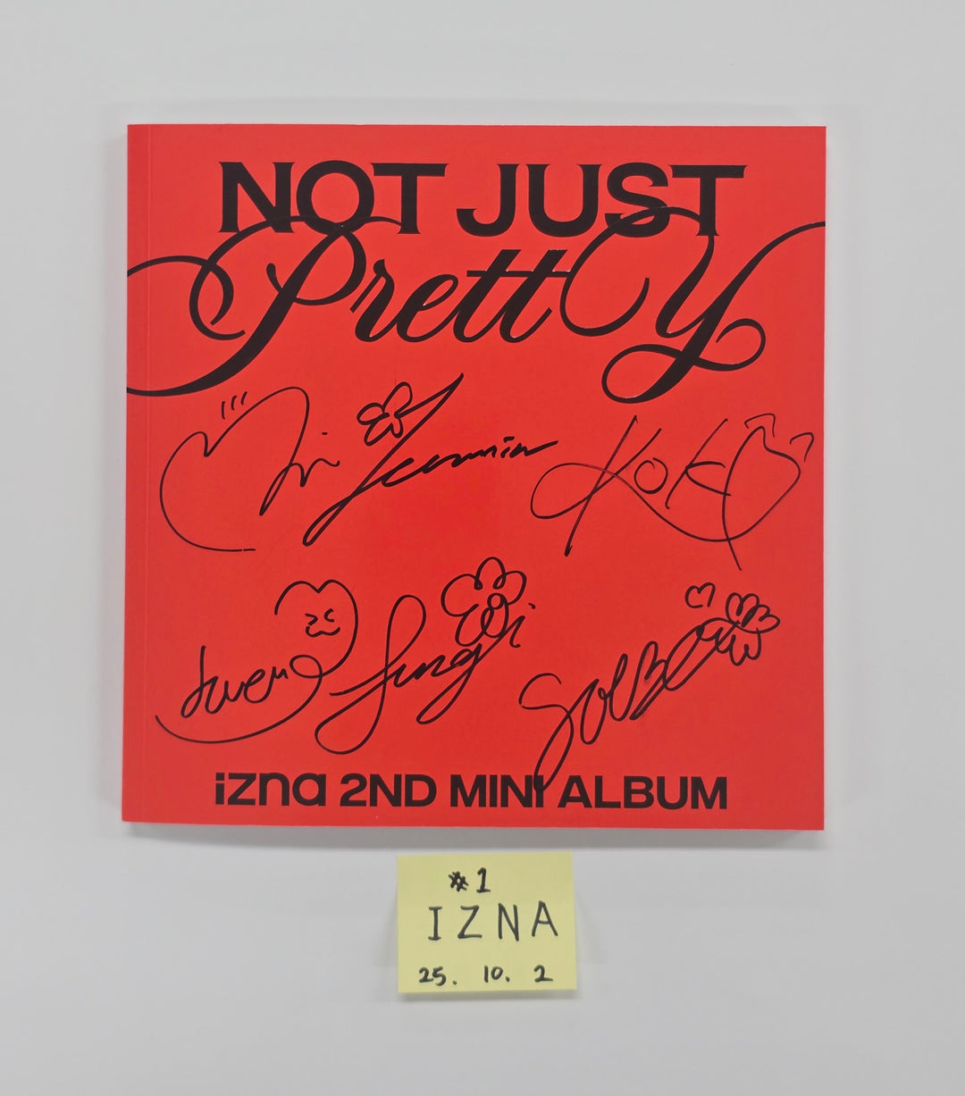 IZNA "Not Just Pretty" - Hand Autographed(Signed) Promo Album [25.10.02]