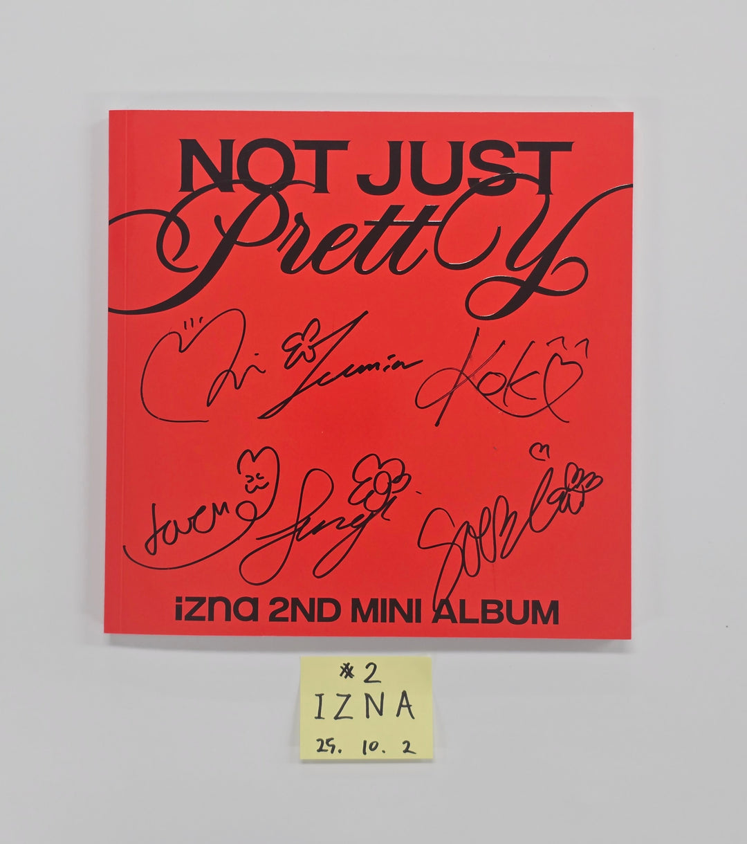 IZNA "Not Just Pretty" - Hand Autographed(Signed) Promo Album [25.10.02]