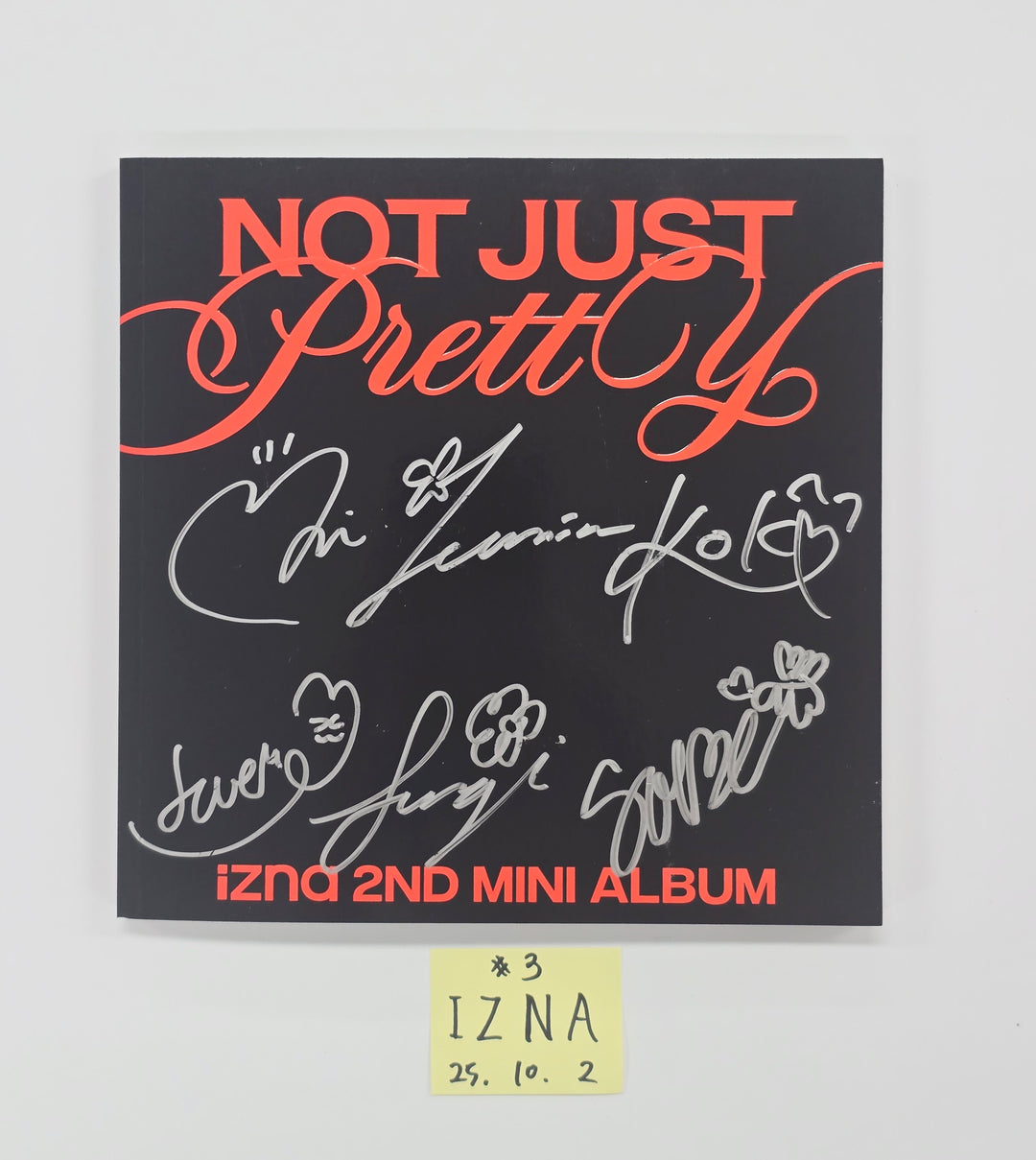 IZNA "Not Just Pretty" - Hand Autographed(Signed) Promo Album [25.10.02]