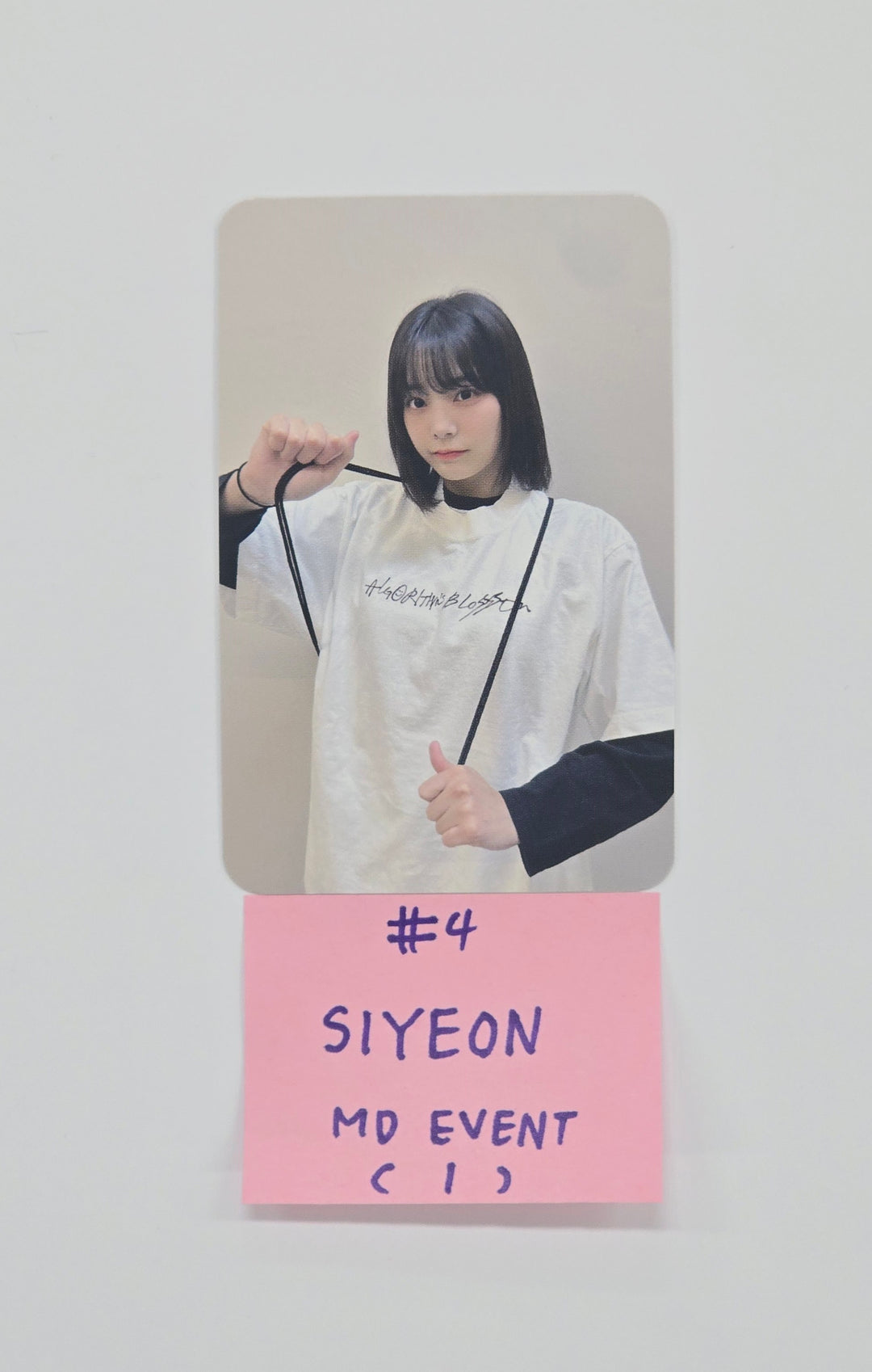 QWER "Algorithm’s Blossom" - Official MD Event Photocard [25.10.02]