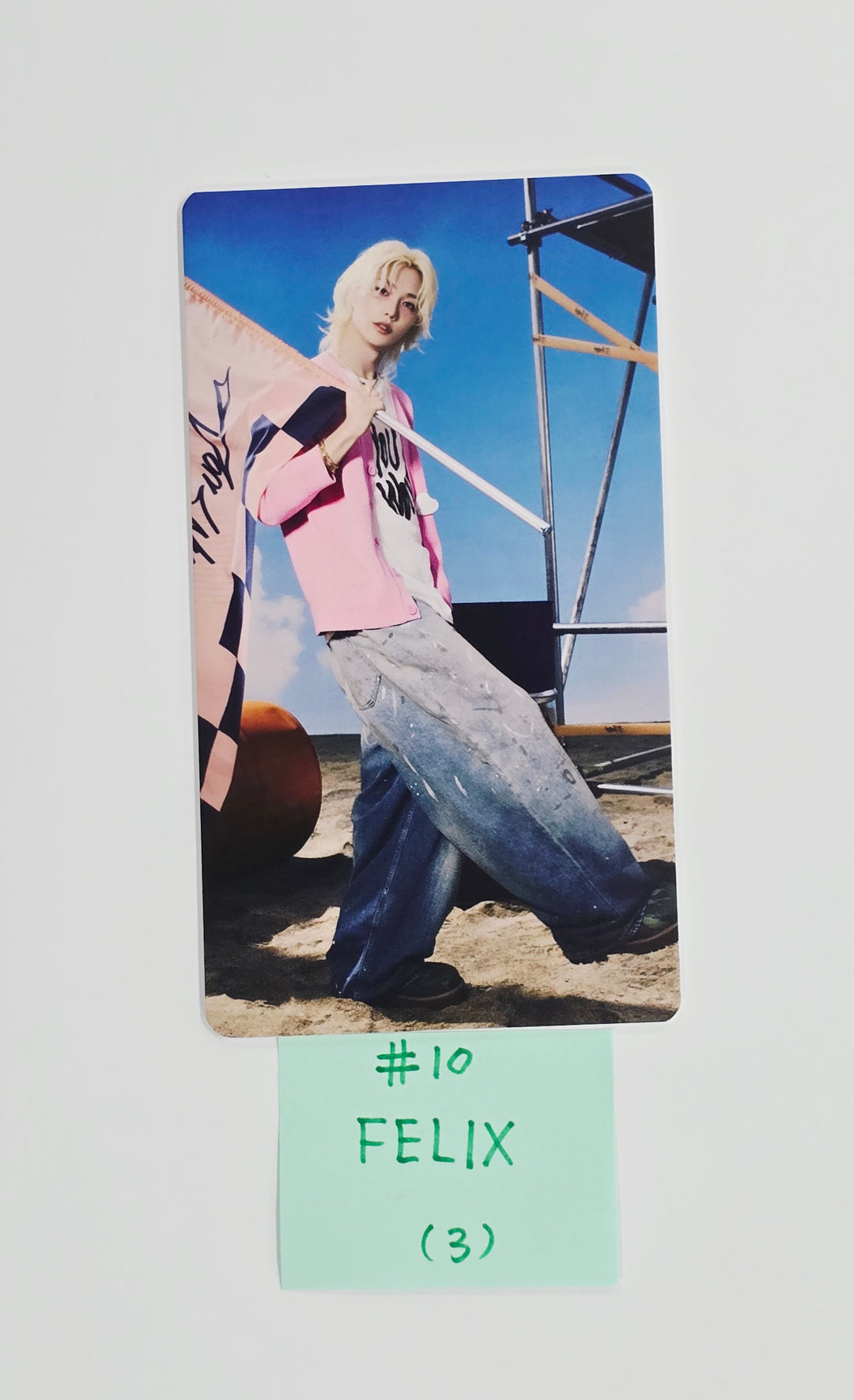 Stray Kids - Stray Kids World Tour "dominATE : celebrATE"  - Official Special Trading Card [25.10.13]