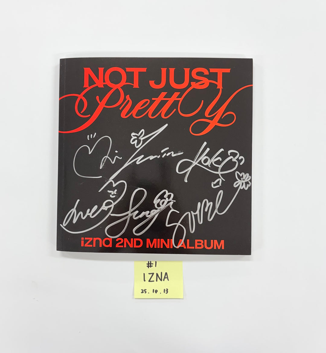 IZNA "Not Just Pretty", HITGS "Things we love : I" - Hand Autographed(Signed) Promo Album [25.10.13]