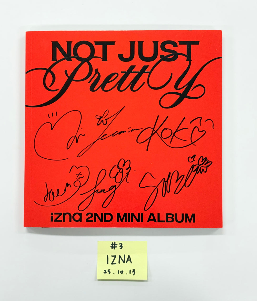 IZNA "Not Just Pretty", HITGS "Things we love : I" - Hand Autographed(Signed) Promo Album [25.10.13]