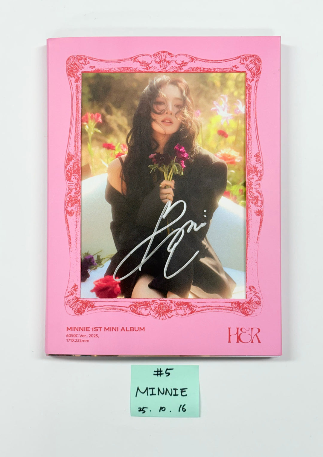 STAYC "...l", IZNA "SIGN", ATEEZ "GOLDEN HOUR : Part.3", ZB1 "CINEMA PARADISE", Minnie "Her", Baby Dont Cry "", I-dle "We Are", Cosmosy "Lucky=One", EJel "ANEW" - Hand Autographed(Signed) Promo Album [25.10.16]