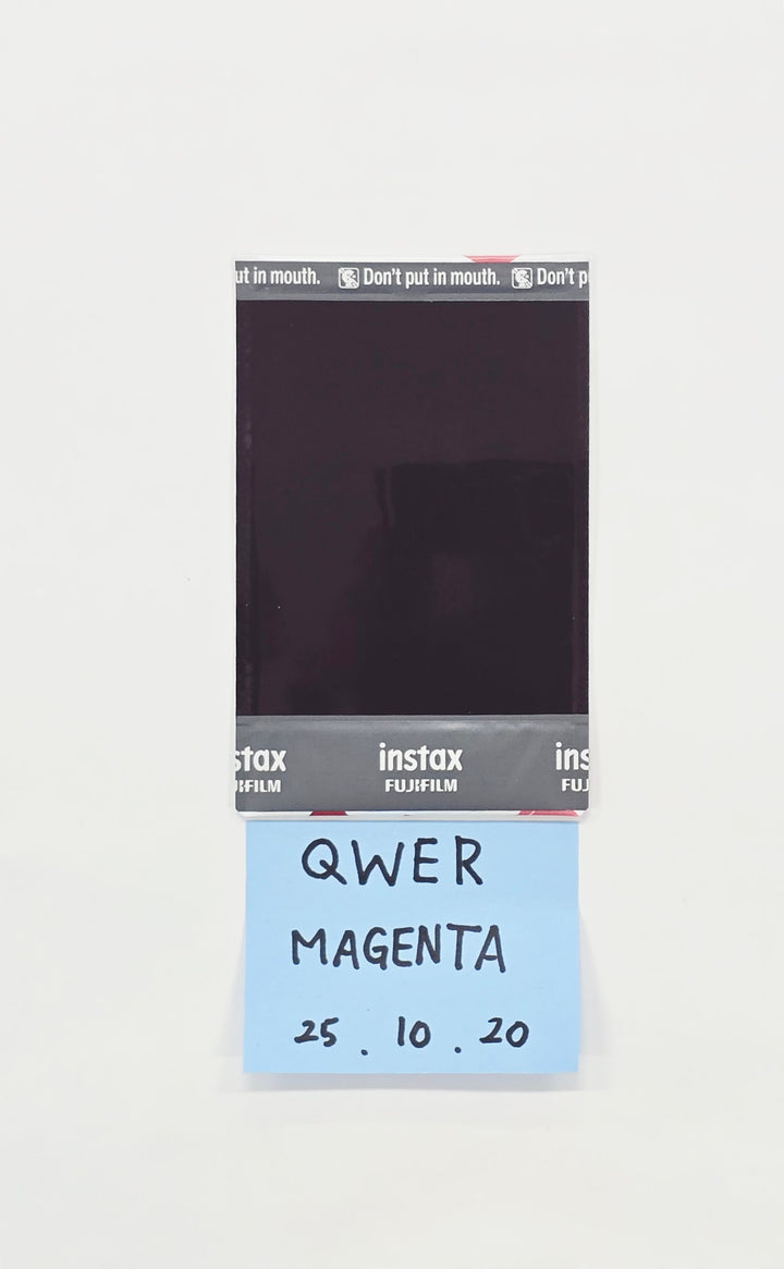 MAGENTA (Of QWER) - Hand Autograhped(Signed) Polaroid [25.10.20]