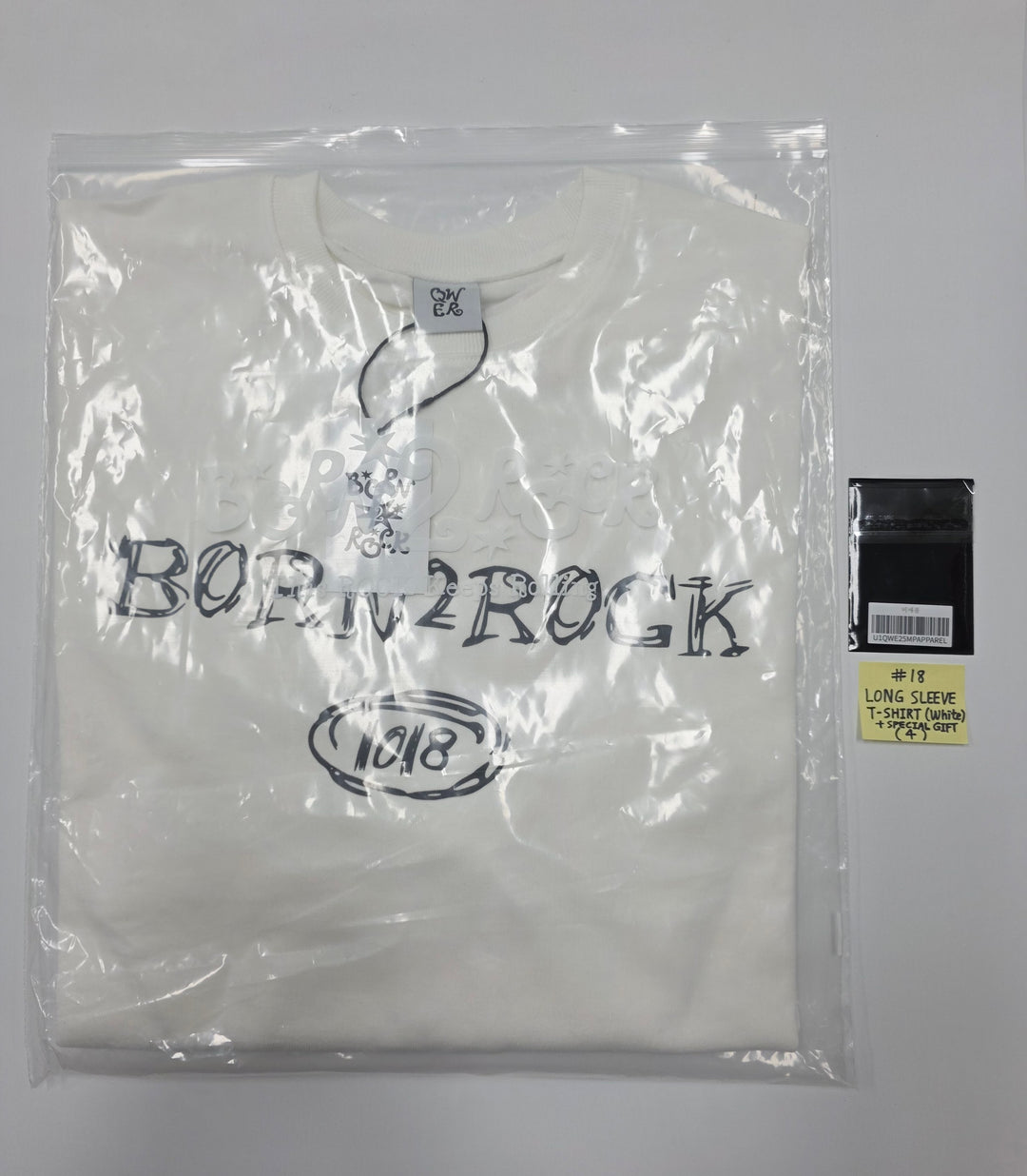 QWER - “Born 2 Rock” QWER 2nd Anniversary Pop-up Store MD [25.10.20]