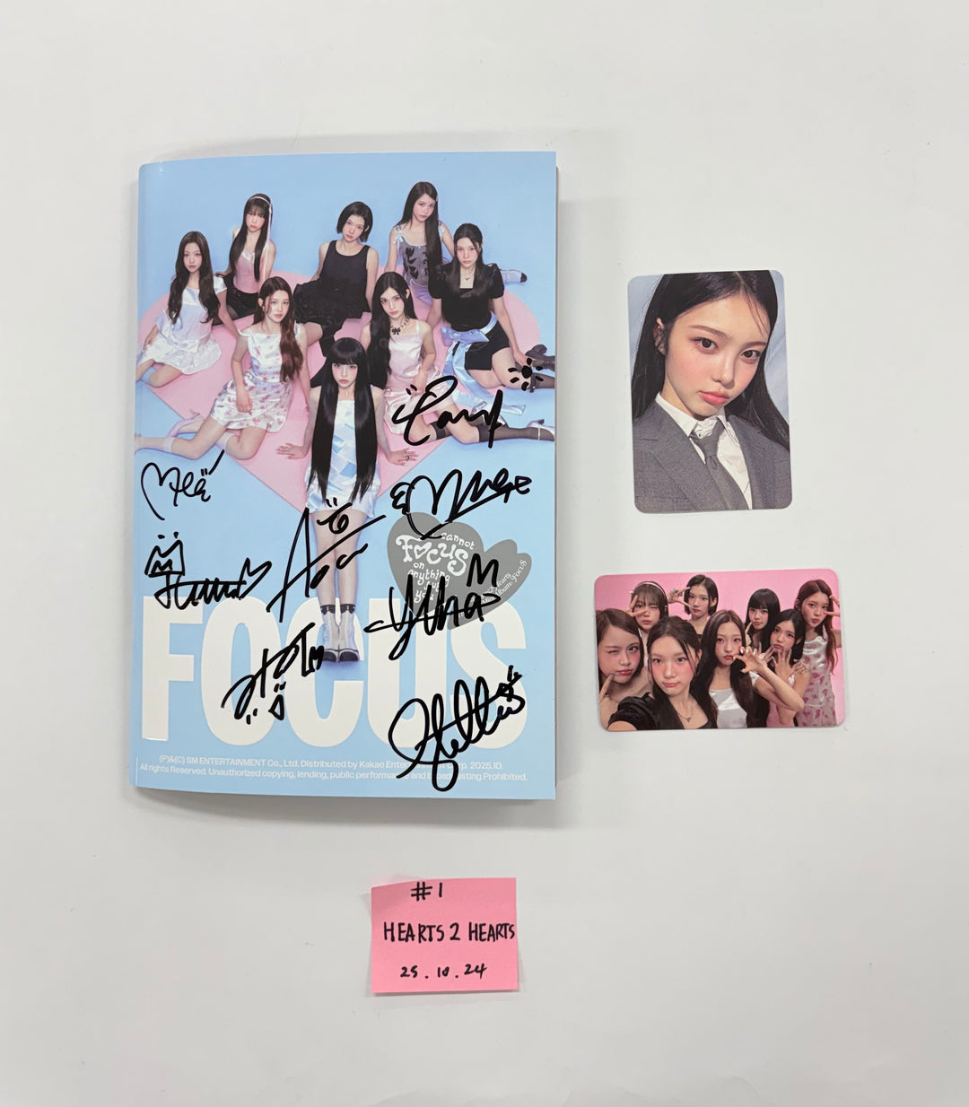 Hearts2Hearts "FOCUS" - Hand Autographed(Signed) Promo Album [25.10.24]